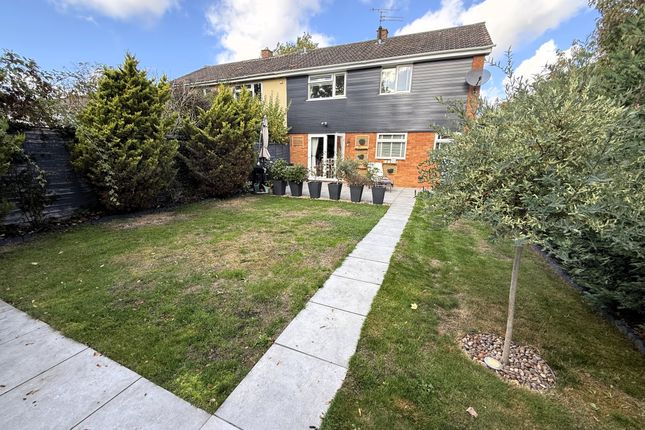 Fareham Close, Swindon photo 3
