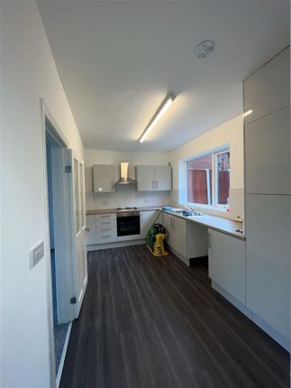 40, Brushes Road, Stalybridge photo 4