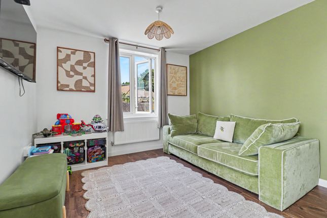 18 Chiltern Crescent, Eastleigh photo 3