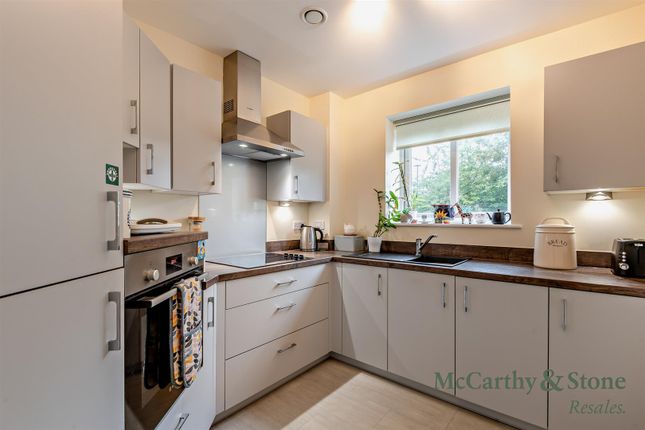 5 Elkington House, Charlton Green, Dover photo 4