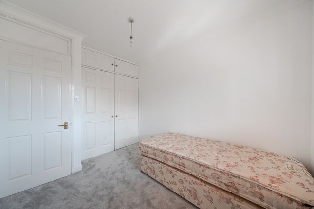 5, Eliot Gardens, London photo 4