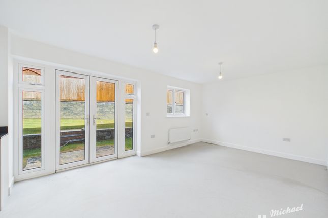 73 Feanor Gardens, Leighton Buzzard photo 4