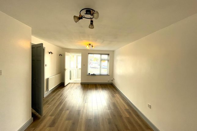 82, Ridge Nether Moor, Swindon photo 2