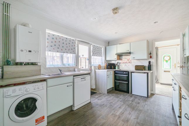 36, Downsview Avenue, Woking photo 4