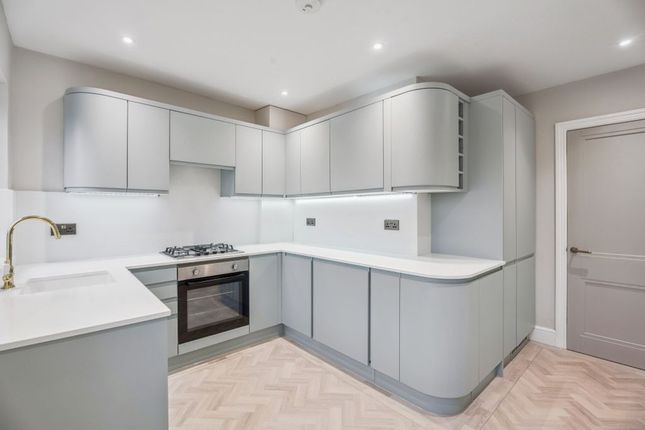 Flat 2, Roseleigh, High Street, Cookham photo 2