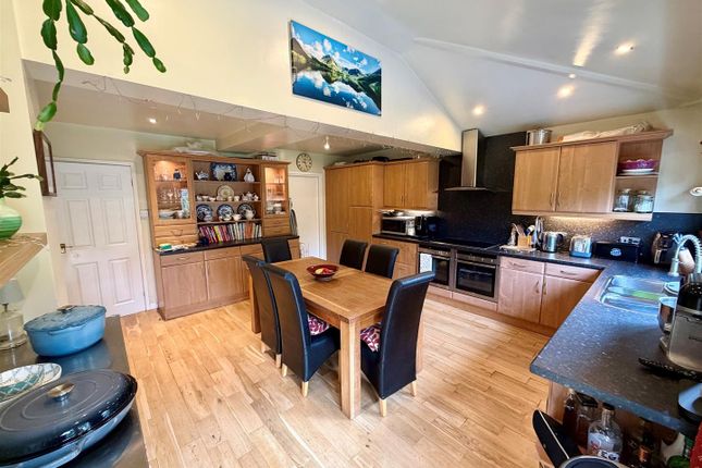 13, Canterbury Road, Hale photo 2
