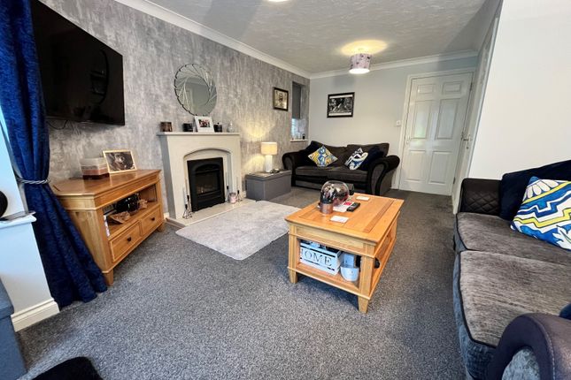 7, Paddock Close, Saltash photo 3