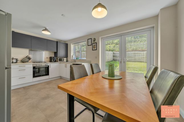 20 Cwrt Yr Hendre, Caerphilly photo 4