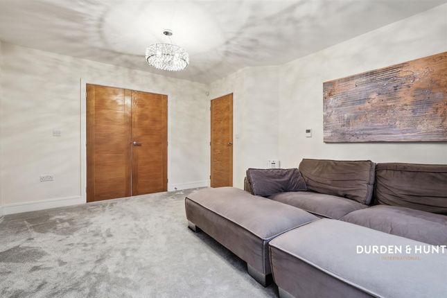1 Birnam Crescent, Chigwell photo 4