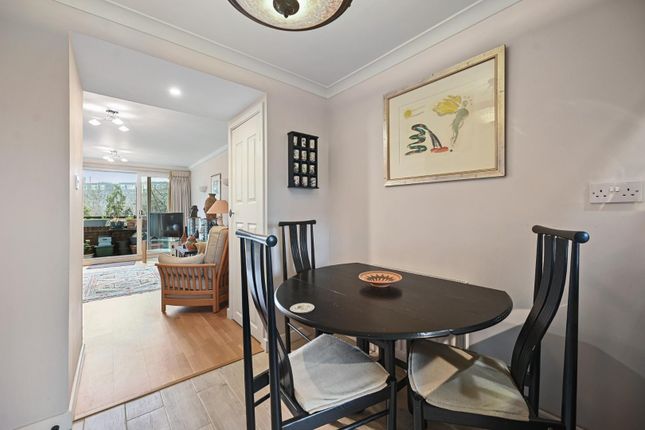 15, Romulus Court, 1, Justin Close, Brentford photo 4