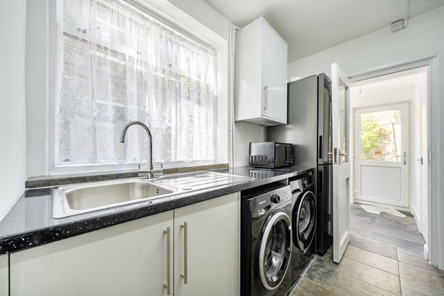 33 Sedgwick Road, London photo 4