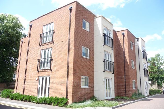Thumbnail Flat to rent in Bronte Close, Slough