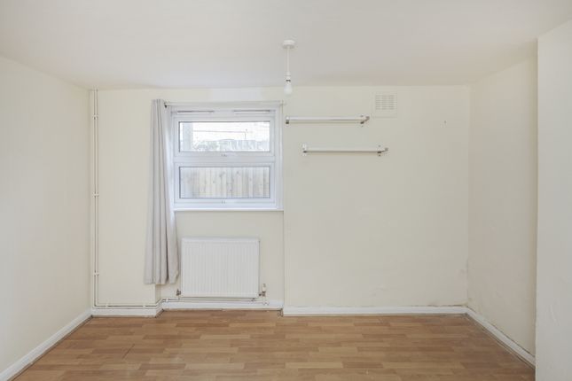 37A, Hainthorpe Road, London photo 4
