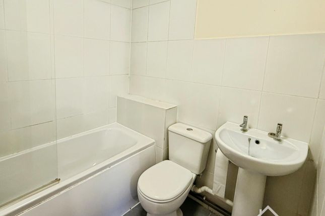 Flat 2, 10, Beccles Court, Coalpit Fields Road, Bedworth photo 5