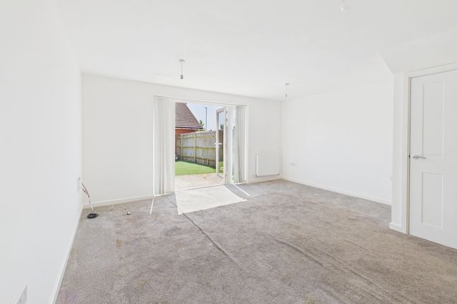 4 Chaff Road, Aylesbury photo 3