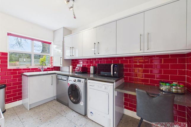 3 Chestnut Court Summerhill Road, Wrexham photo 4
