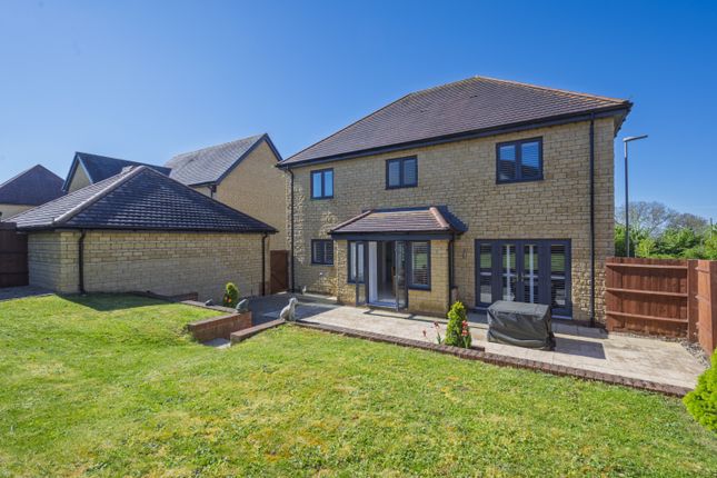 8, Topaz Close, Swindon photo 2