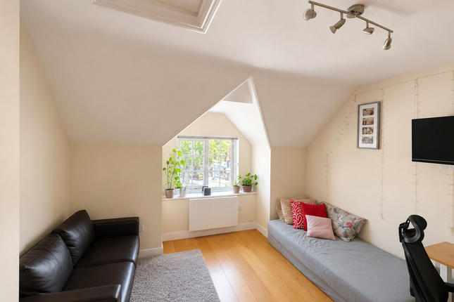 5A, Maxwell Road, Northwood photo 2