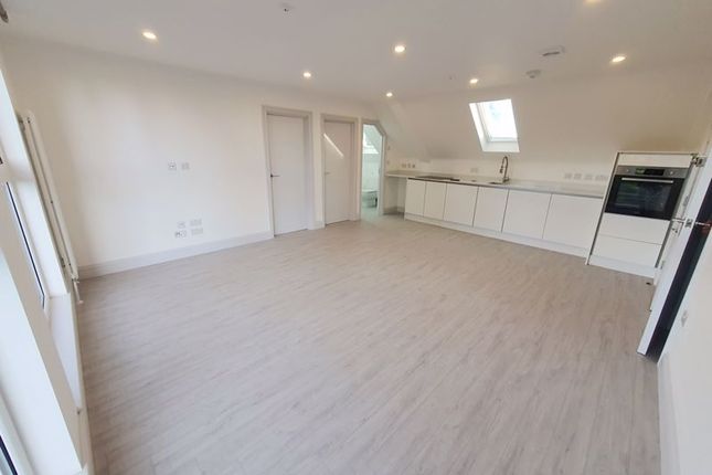 Flat to rent in Coombe Road, Croydon