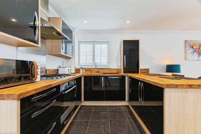Flat 1, Tegan Court, Tegan Close, Sutton photo 4