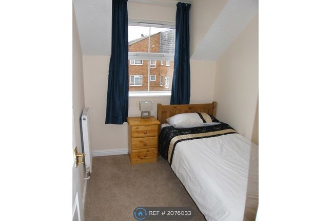 Thumbnail Room to rent in Crossways, Aldershot