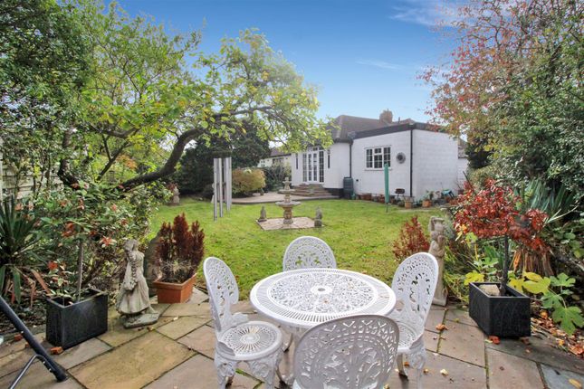 5, Fir Tree Close, Epsom photo 3
