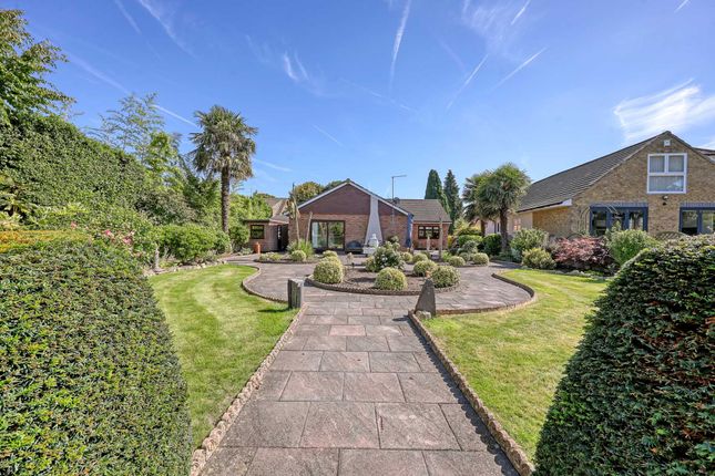 4 bed detached house for sale in Spring Pond Meadow, Brentwood