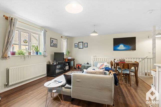 47, Knapps Crescent, Cheltenham photo 4