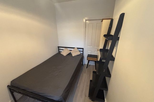 Room 1, SHEFFIELD photo 4
