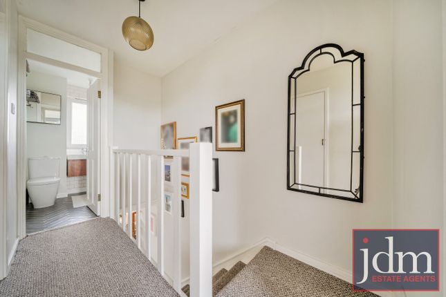 23, Mandeville Close, London photo 4