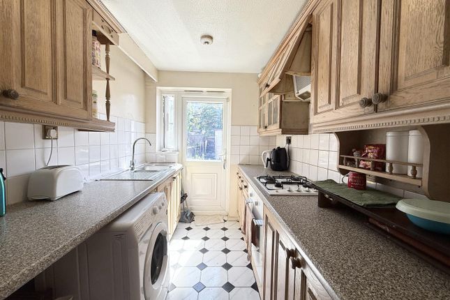 2, Gurney Close, Barking photo 3