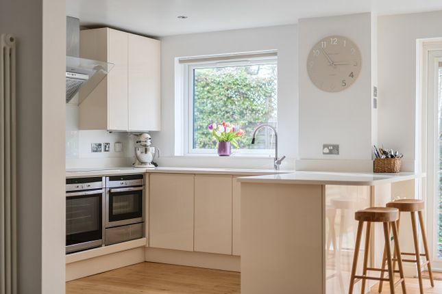 20, Trout Road, Surrey photo 2