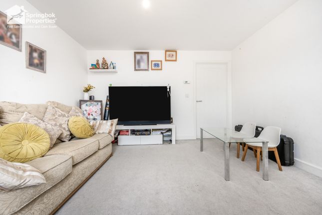 33, Olympia Way, Aylesbury photo 3