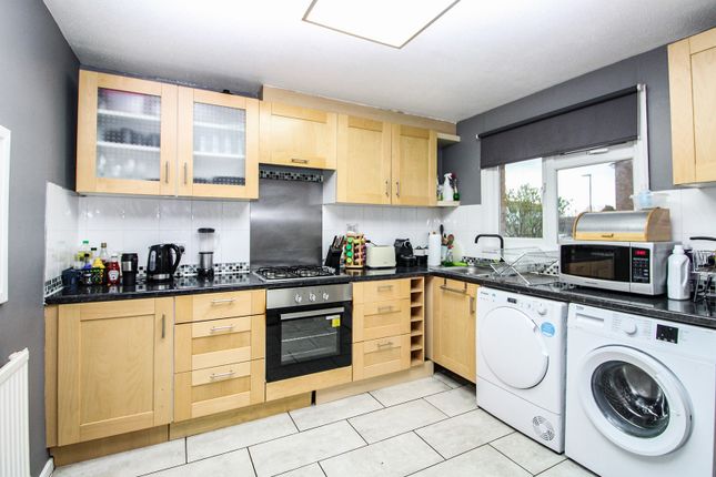 6 Pyecombe Court, Cuckfield Close, Crawley photo 2