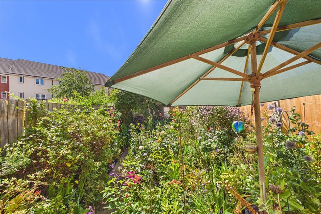 55, Skippetts Gardens, Hampshire photo 4