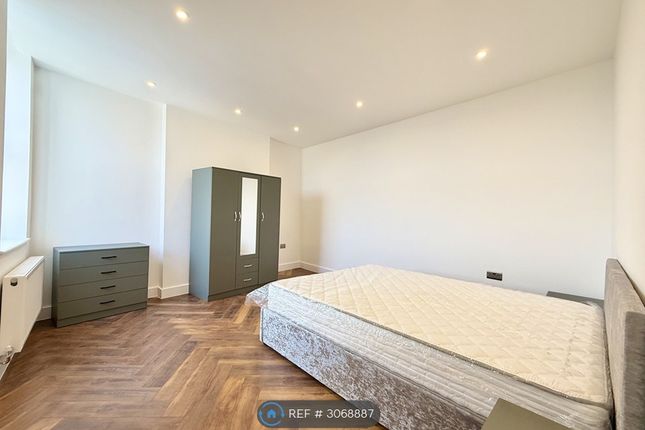 Flat D A Rushey Green, London photo 2