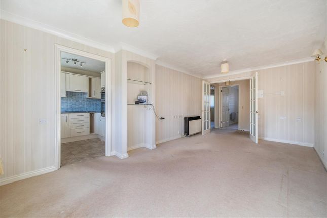 68, Acorn Drive, Wokingham photo 3