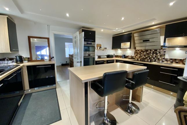 2, Chestnut Close, Stony Stratford photo 2