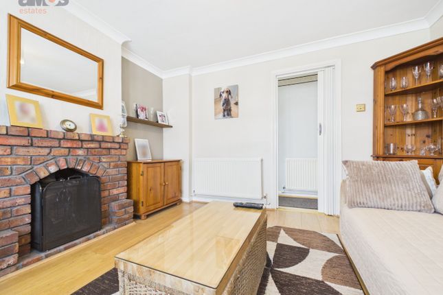 60 Sherwood Crescent, Benfleet, Essex photo 4