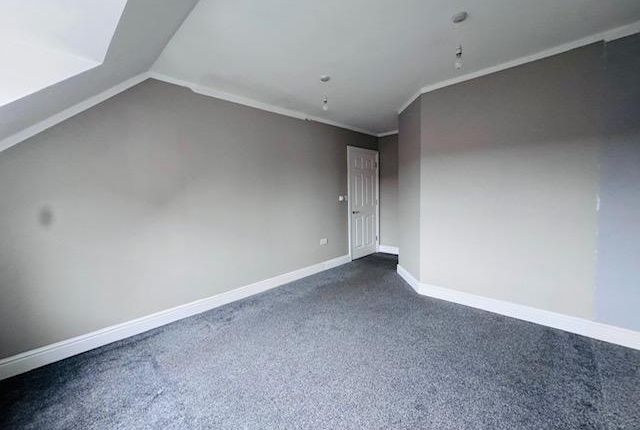 Fieldview Court, Farnburn Avenue, Slough photo 4