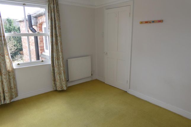 Terraced house to rent in Grosvenor Road, Banbury