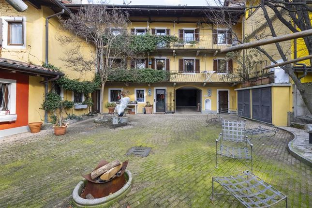 Town house for sale in Lesa, Piemonte, 28040, Italy