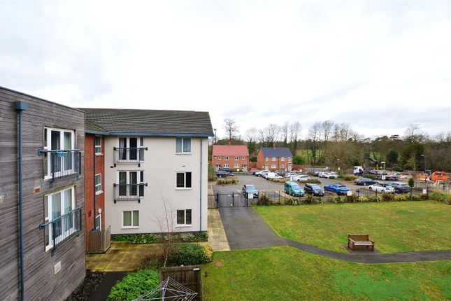 Flat for sale in Opecks Close, Wexham, Slough