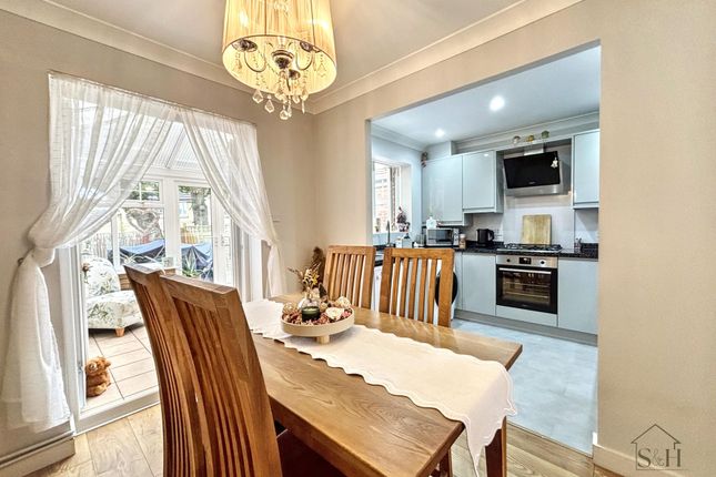 33 Emperor Way, Ashford photo 2