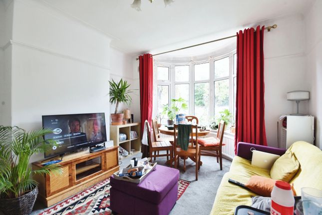 15, Hanover Crescent, Greater Manchester photo 2