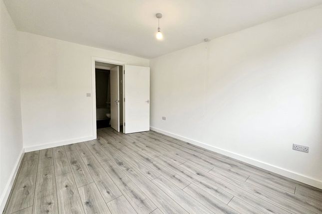 Pembury Estate, 259, Dalston Lane, London photo 5