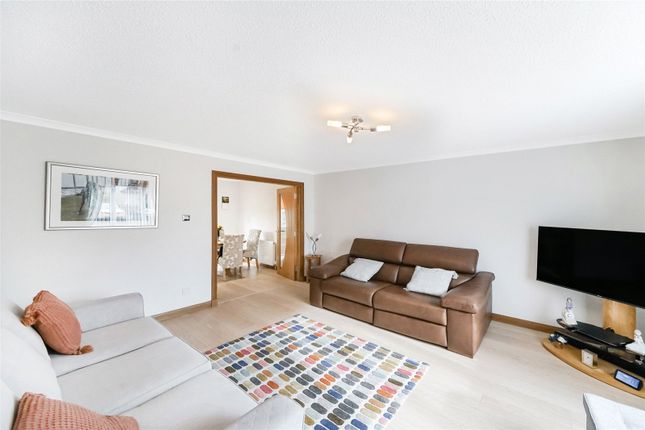 72, Flint Crescent, Stirling photo 2