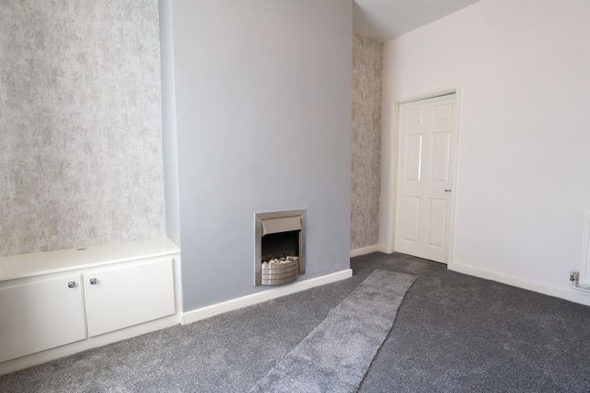 28, Throstle Bank Street, Hyde photo 3