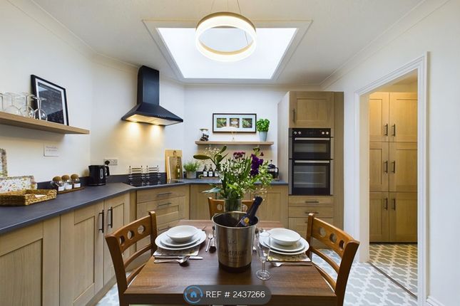Communal, Fully Equipped Kitchen