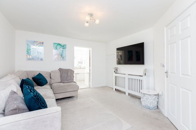 14, Ascot Way, Longbridge photo 2